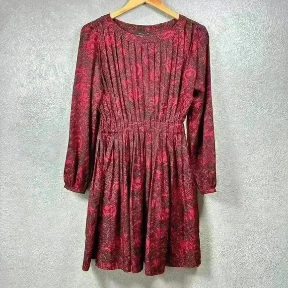 Walter Baker Dresses & Skirts - WALTER BAKER Vintage Look Fit Flare Long Sleeve Silky Pleated Dress Small 6